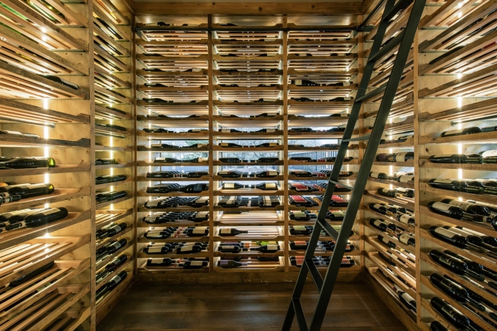 Деревянные винные стеллажи в дизайне ресторана - Фото 2