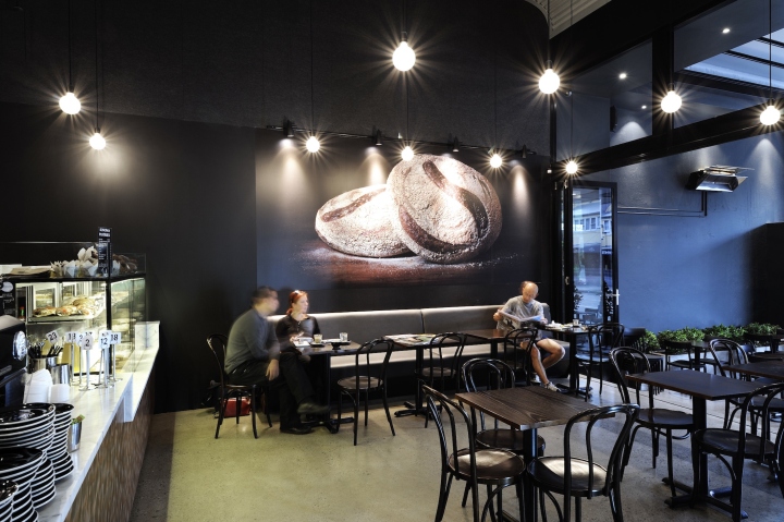 Оригинальное фото на стене в дизайне современного кафе