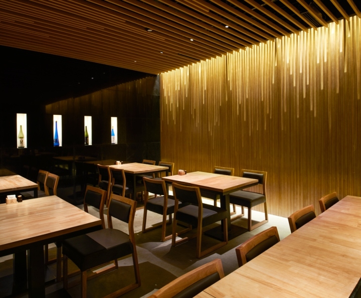 Деревянная мебель в дизайне японского ресторана