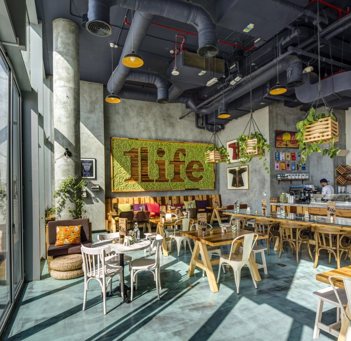 Домашний ресторан One Life Kitchen & Café в Дубае: большая доска с надписью
