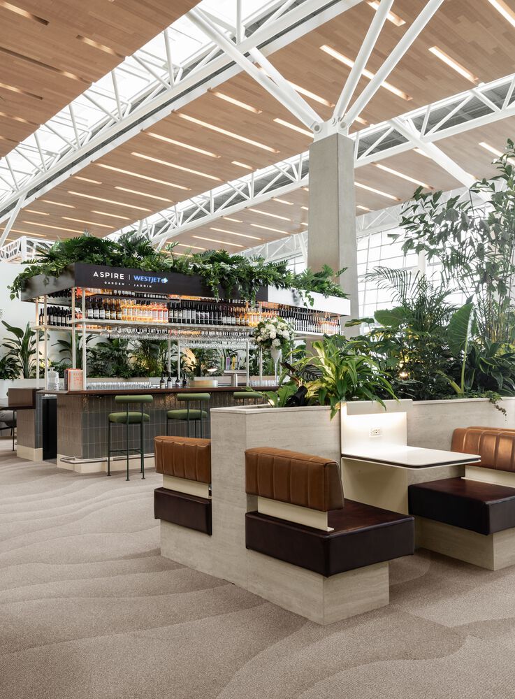 двухместные столики Aspire Westjet Lounge вид сбоку