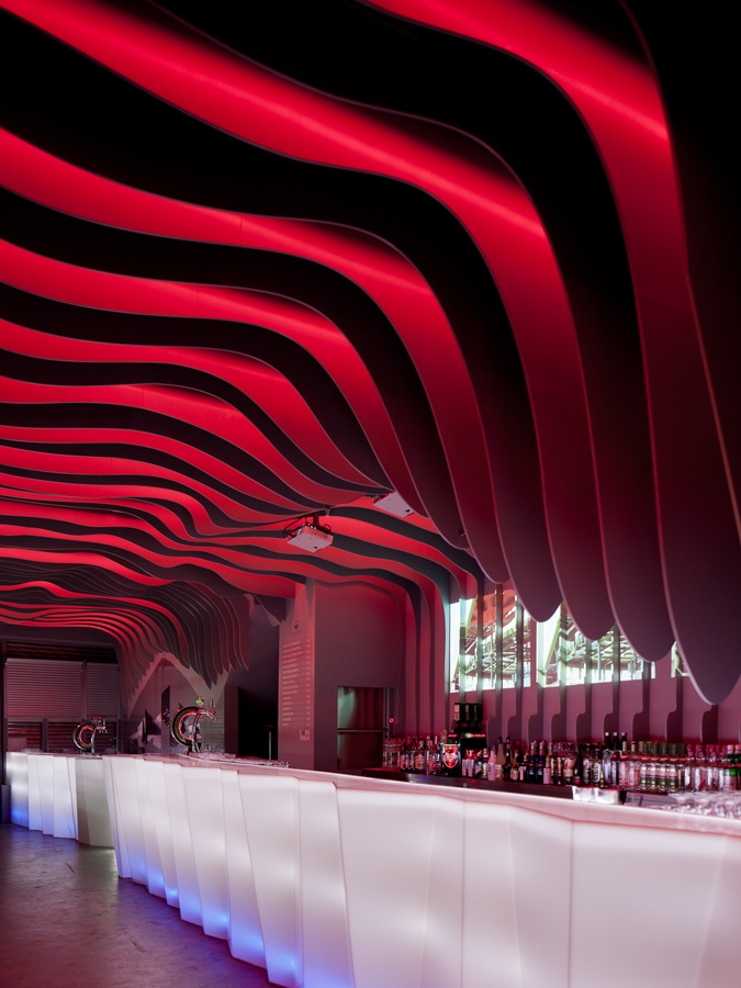 Потрясающий интерьер ночного клуба E Pra Poncha Bar