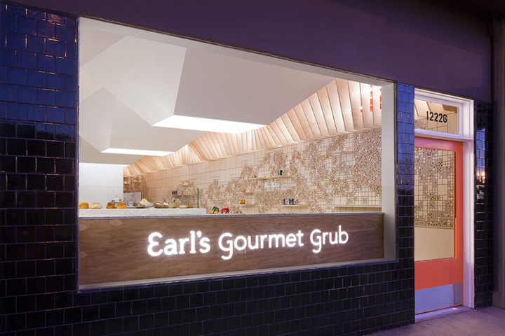 Вид снаружи ресторана Earls Gourmet Grub в США