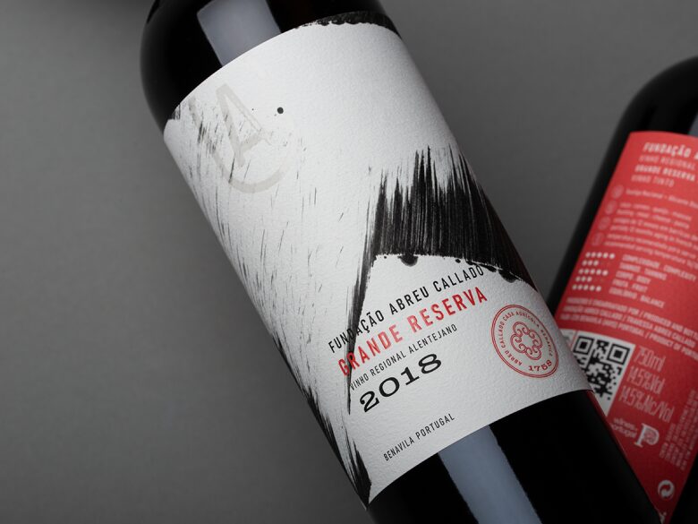 этикетка и оборотная сторона бутылок Fundação Abreu Callado