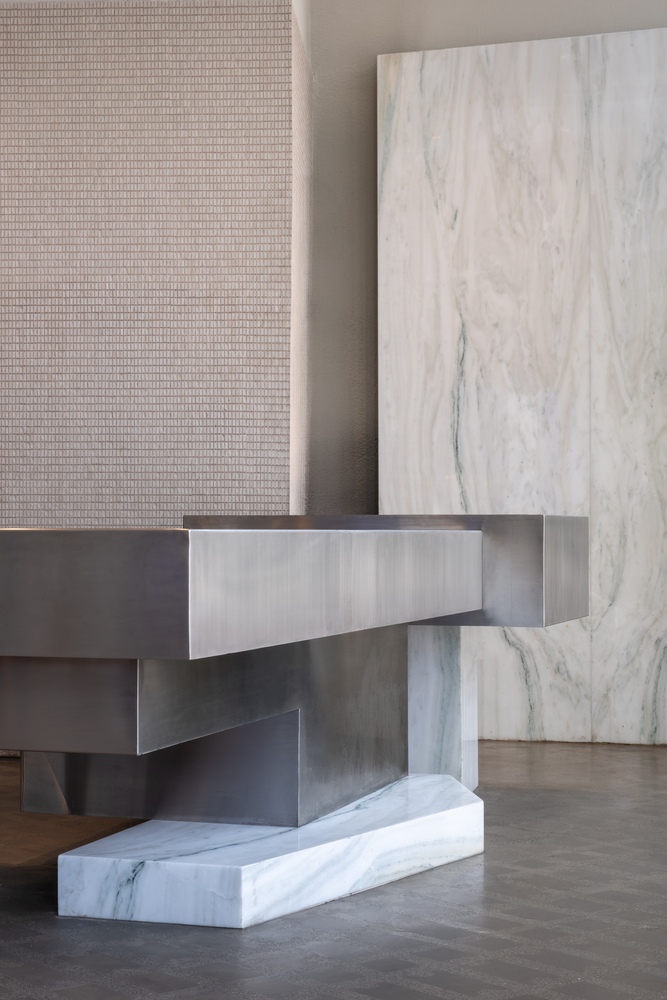 фигурная структура барной стойки Como Lounge Cafe