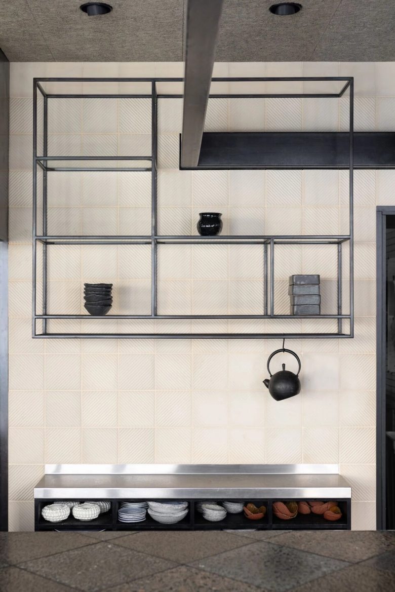 фигурные полки вид прямо Kramer Restaurant