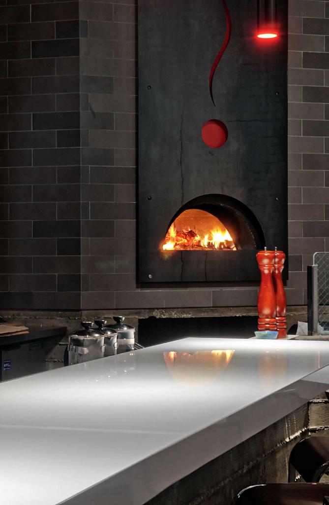 Потрясающий интерьер пиццерии Fire Artisan Pizza