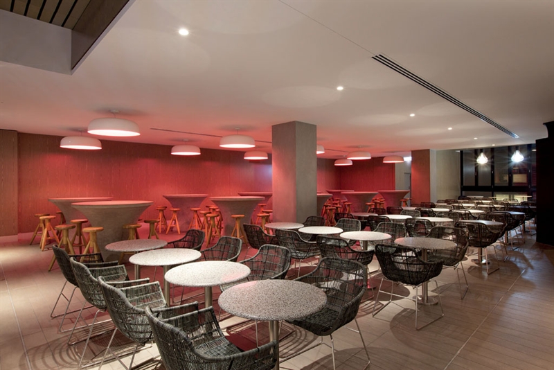 Респектабельный интерьер ресторана Melbourne Central Food Court