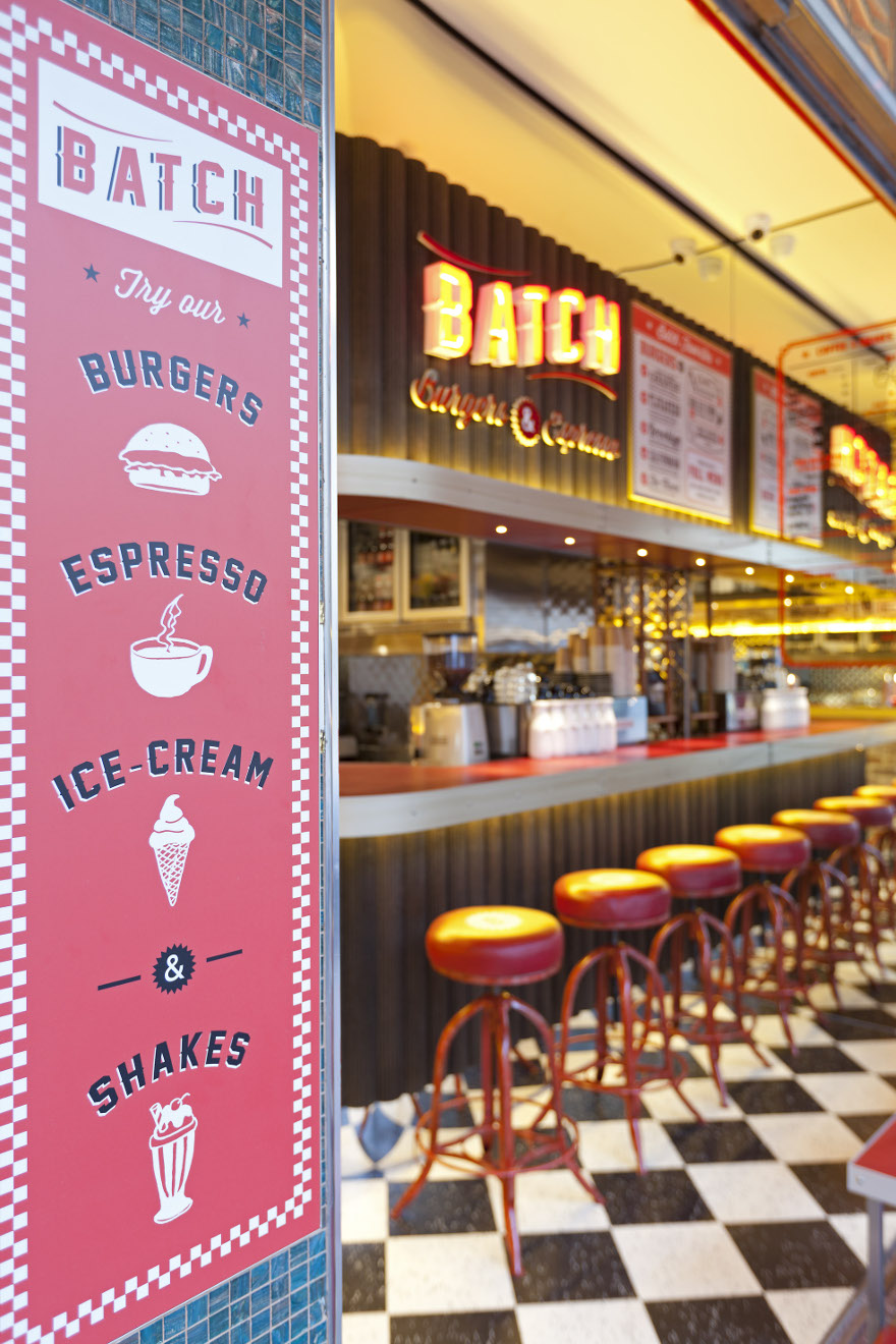 Дизайн интерьера кофейни Batch Burgers and Espresso