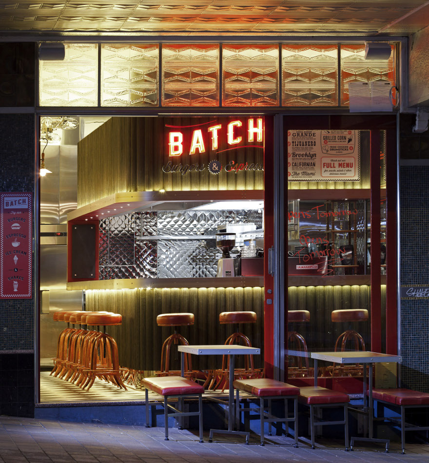 Фото интерьера кофейни Batch Burgers and Espresso в Австралии