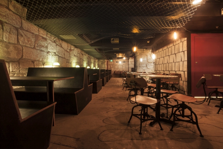Впечатляющий интерьер бара Deli Wine Bar