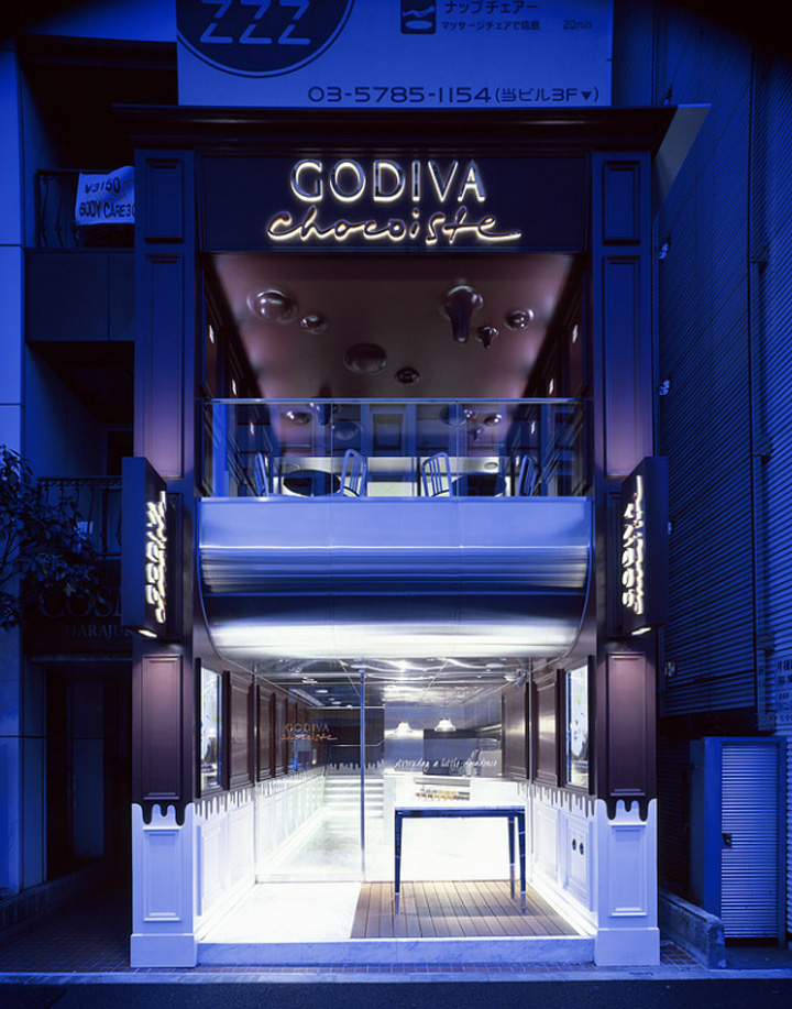 Уютный интерьер кафе Godiva в Токио