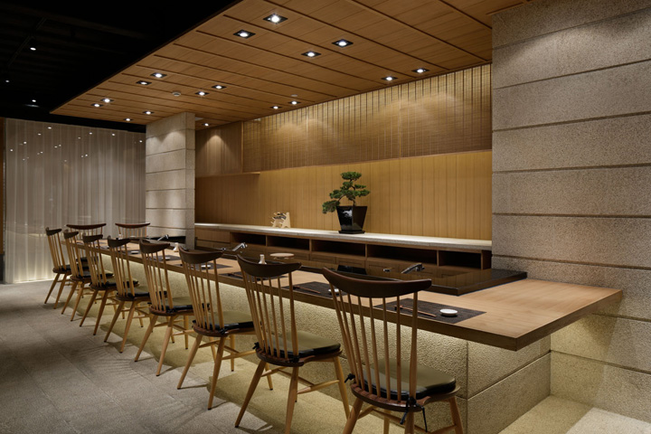 Зал ресторана Grill & Sushi Bar для посетителей в стиле минимализм