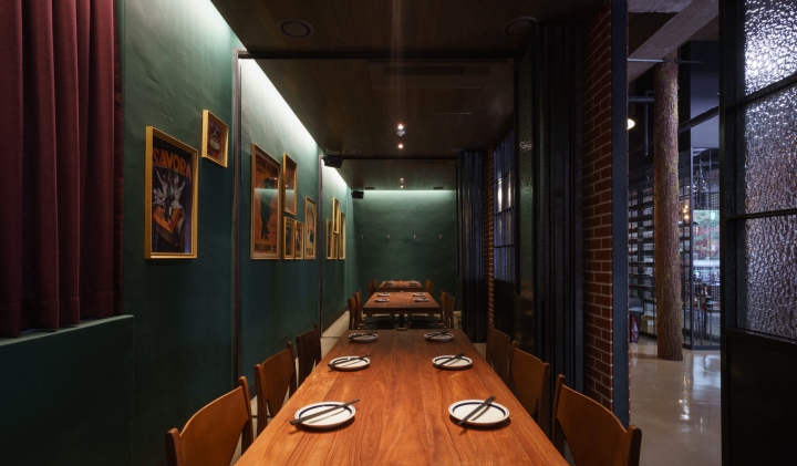 Идеи оформления ресторана: тёмно-бирюзовые стены