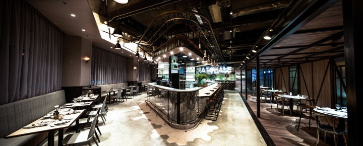 Симпатичный индустриальный дизайн интерьера ресторана в Гонконге - шторы в интерьере