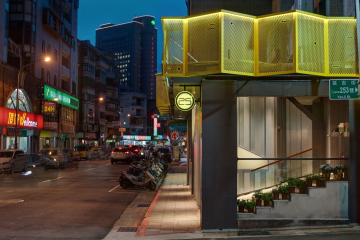 Интерьер маленькой кофейни в Тайване. Экстерьер. Фото 1