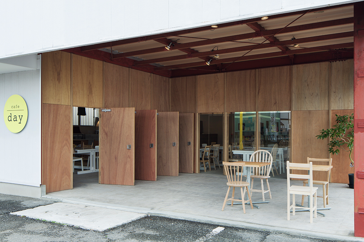 Деревянный экстерьер здания кафе