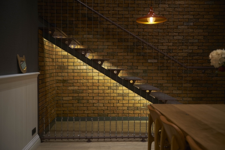 Интерьер уютного ресторана Mutfak 11: лестничное пространство