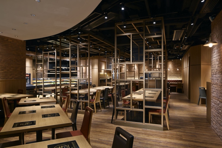 Интерьер японского ресторана Nichigyu Japanese Hot Pot  в Гонконге: оригинальные металлические сооружения