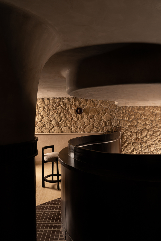 изогнутый высокий стол CallMe Ten Restaurant