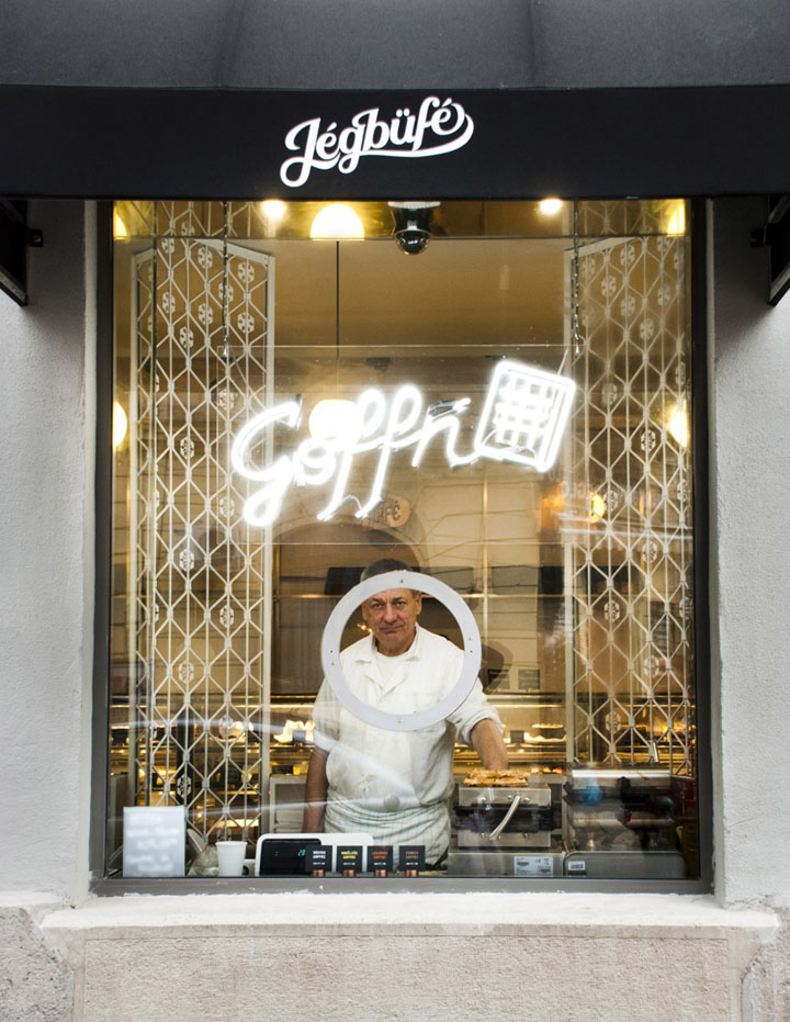 Поразительный интерьер кафе Jégbüfé