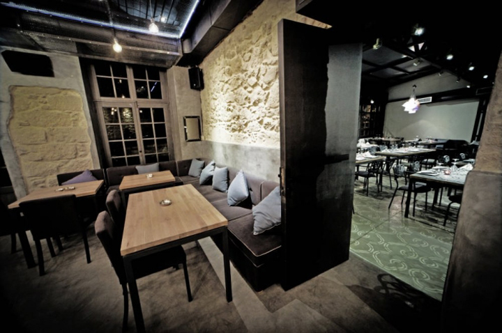 Респектабельный интерьер бар-ресторана Kabar в Афинах, Греция