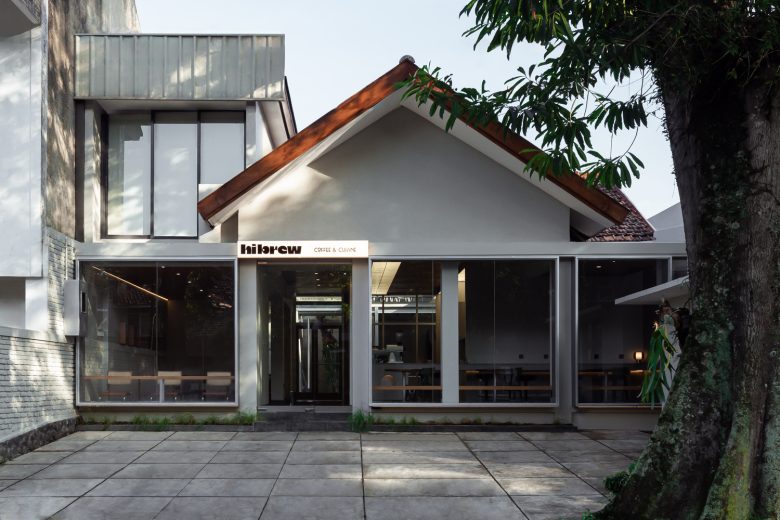 кафе Hibrew Coffee and Cuisine издалека