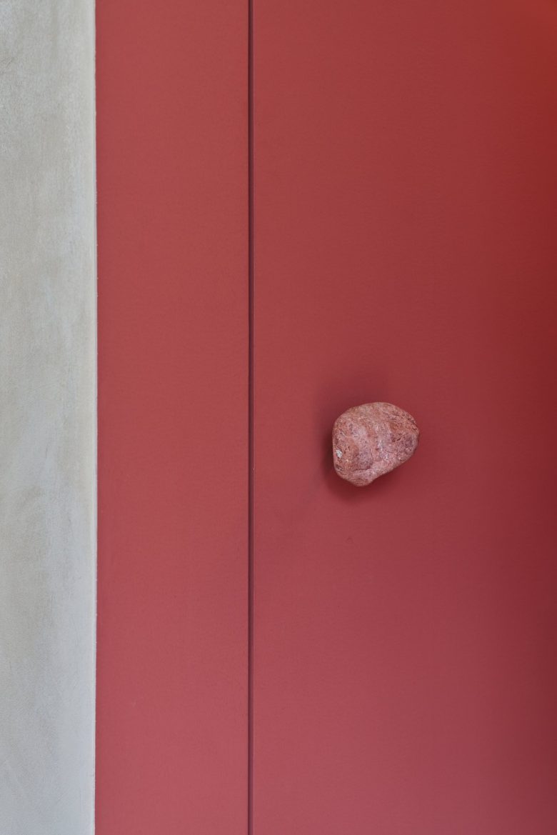 каменная ручка на двери heys