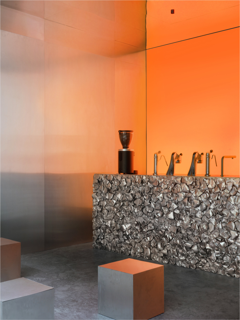 каменная стойка Café Nuances вблизи