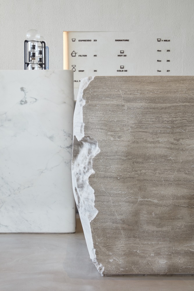 каменная стойка в кофейни Orijins