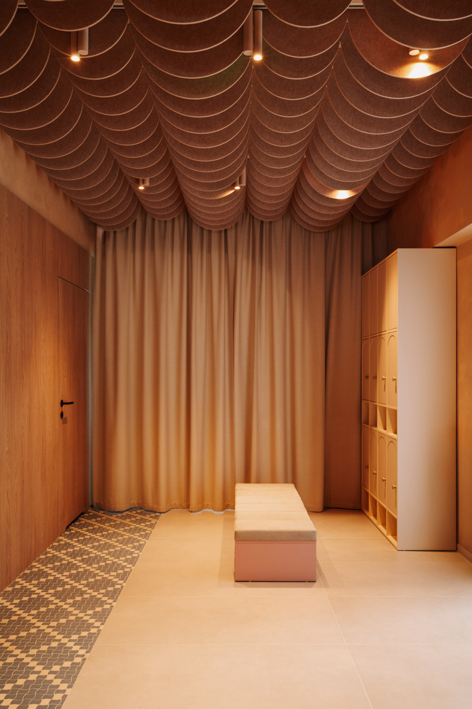 комната раздевалка Sunday Cafe