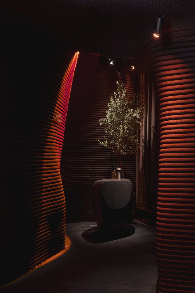 коридор MYATA Platinum Lounge and Restaurant