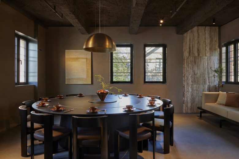 круглый большой стол Conglong restaurant