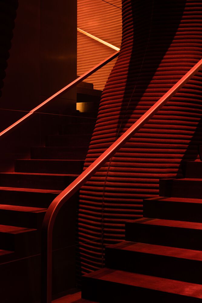 лестница MYATA Platinum Lounge and Restaurant