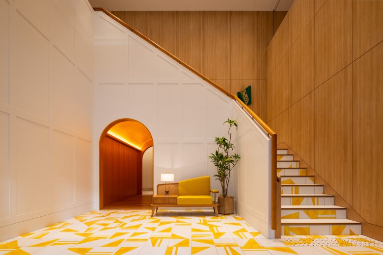 лестница на второй этаж The Royal Park Hotel Ginza