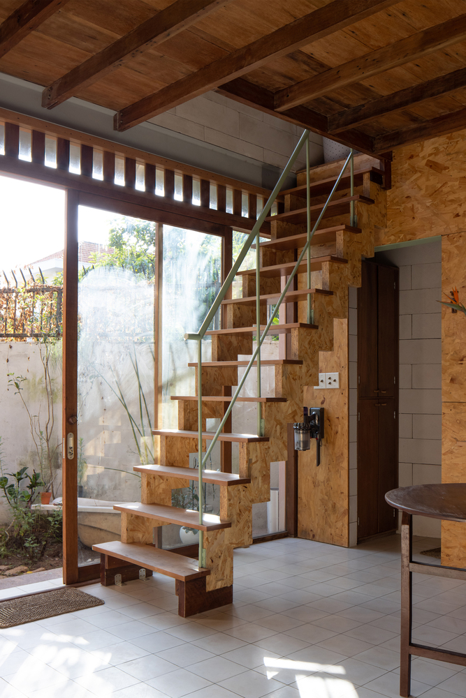 лестница в Cafe Hôm