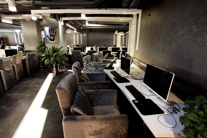 Потрясающий интерьер интернет-кафе Matrix Space