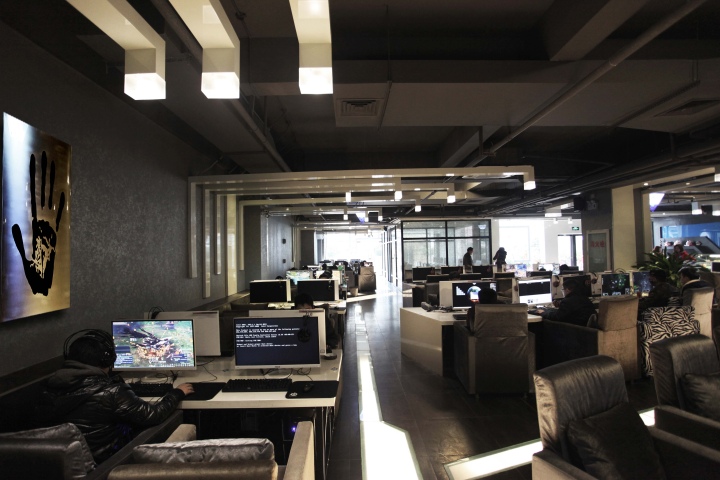 Незабываемый интерьер интернет-кафе Matrix Space