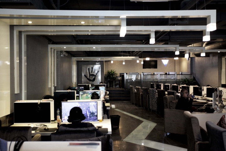 Неповторимый интерьер интернет-кафе Matrix Space