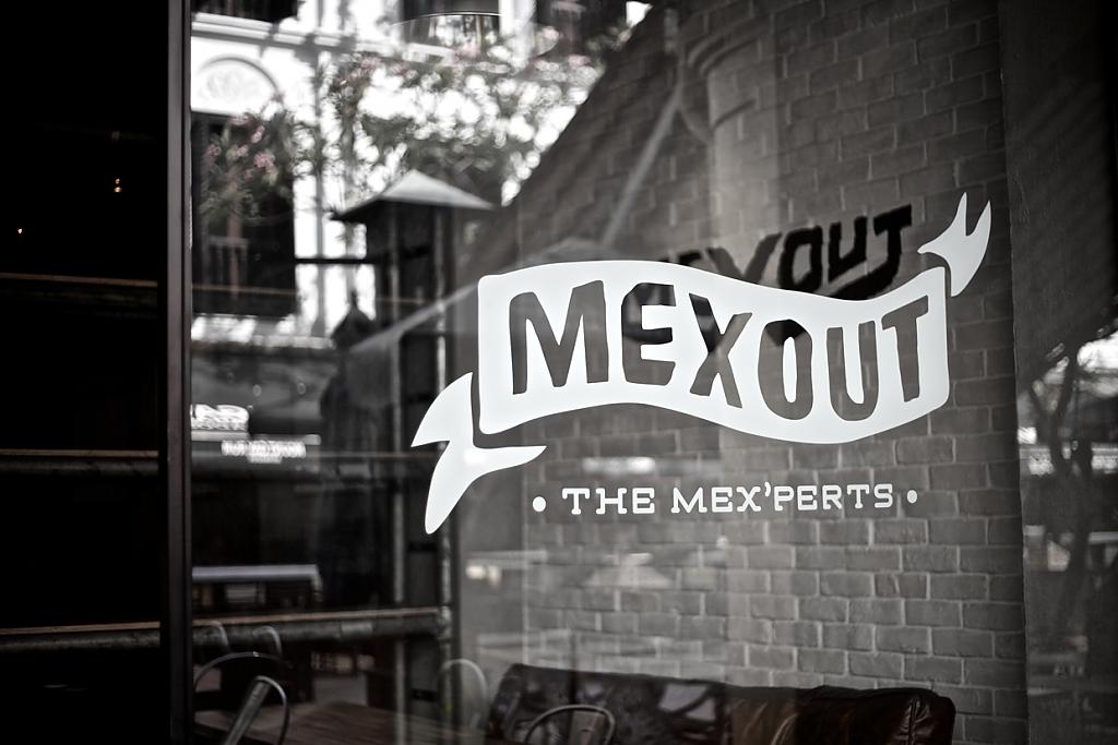 Роскошный интерьер ресторана Mexout в Сингапуре