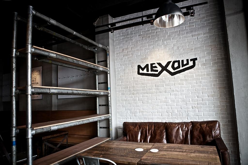 Красивый интерьер ресторана Mexout в Сингапуре