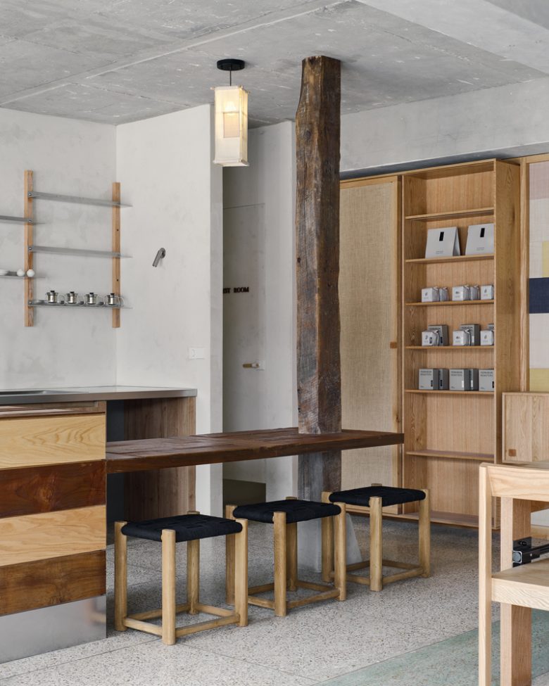 мини стойка с табуретами Yeonheun Roasters