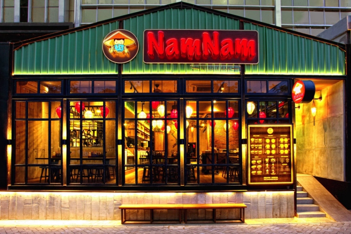 Яркое оформление ресторана NamNam от студии Metaphor