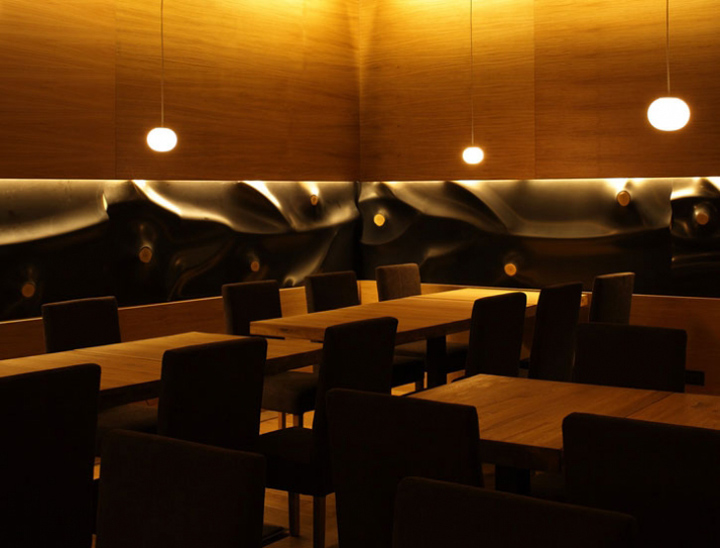 Деревянная мебель ресторана Noir