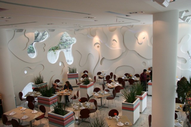 Современный интерьер ресторана Nuvo Restaurant and Lounge