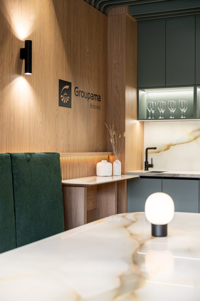 обеденная зона отдыха Groupama Skybox бренд