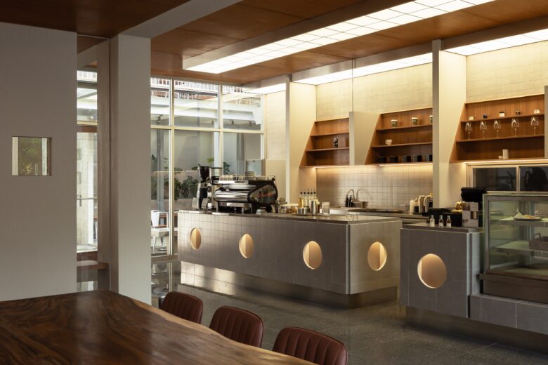 основной зал Hibrew Coffee and Cuisine