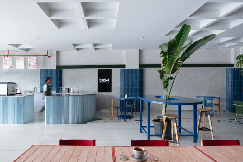 основной зал Sabha Cafe