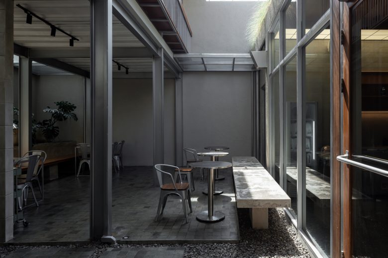 отдельный зал Hibrew Coffee and Cuisine