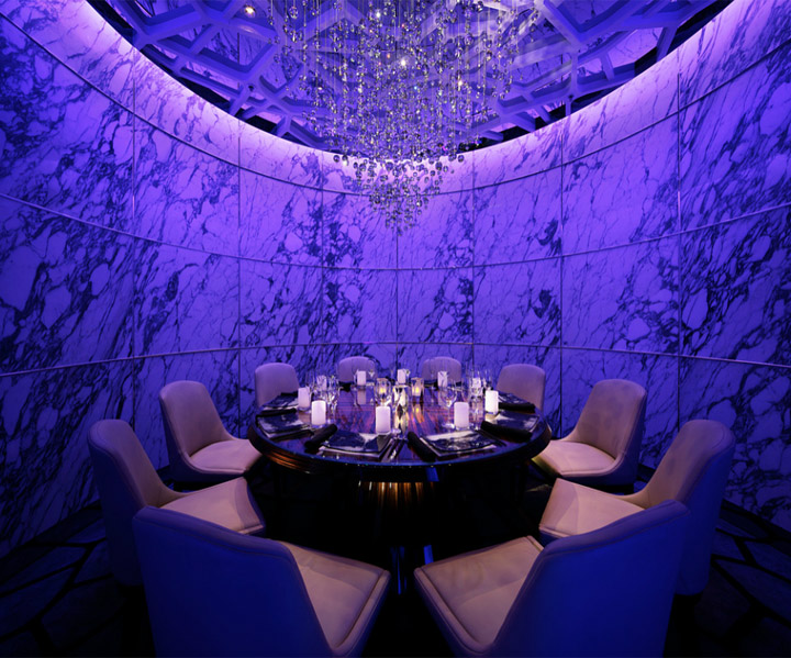 Бесподобный интерьер ресторана в отеле Ritz-Carlton Hong Kong
